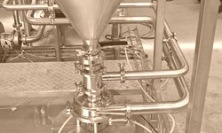 Mixer adding sugar to the process. Micher Zucker